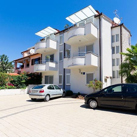 Apartments Valbruna ロヴィニ エクステリア 写真