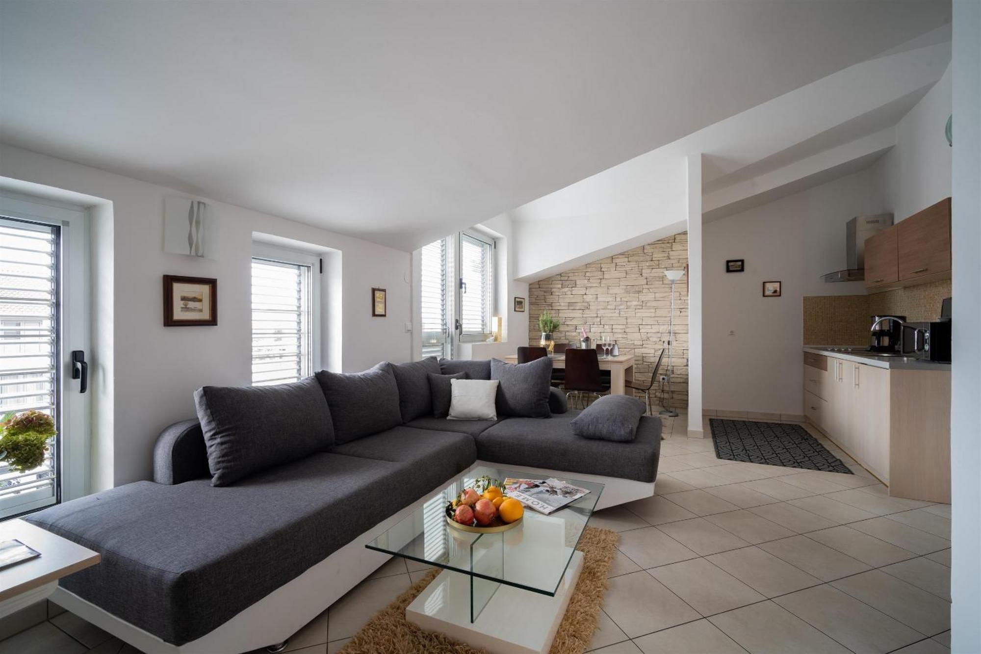 Apartments Valbruna ロヴィニ エクステリア 写真