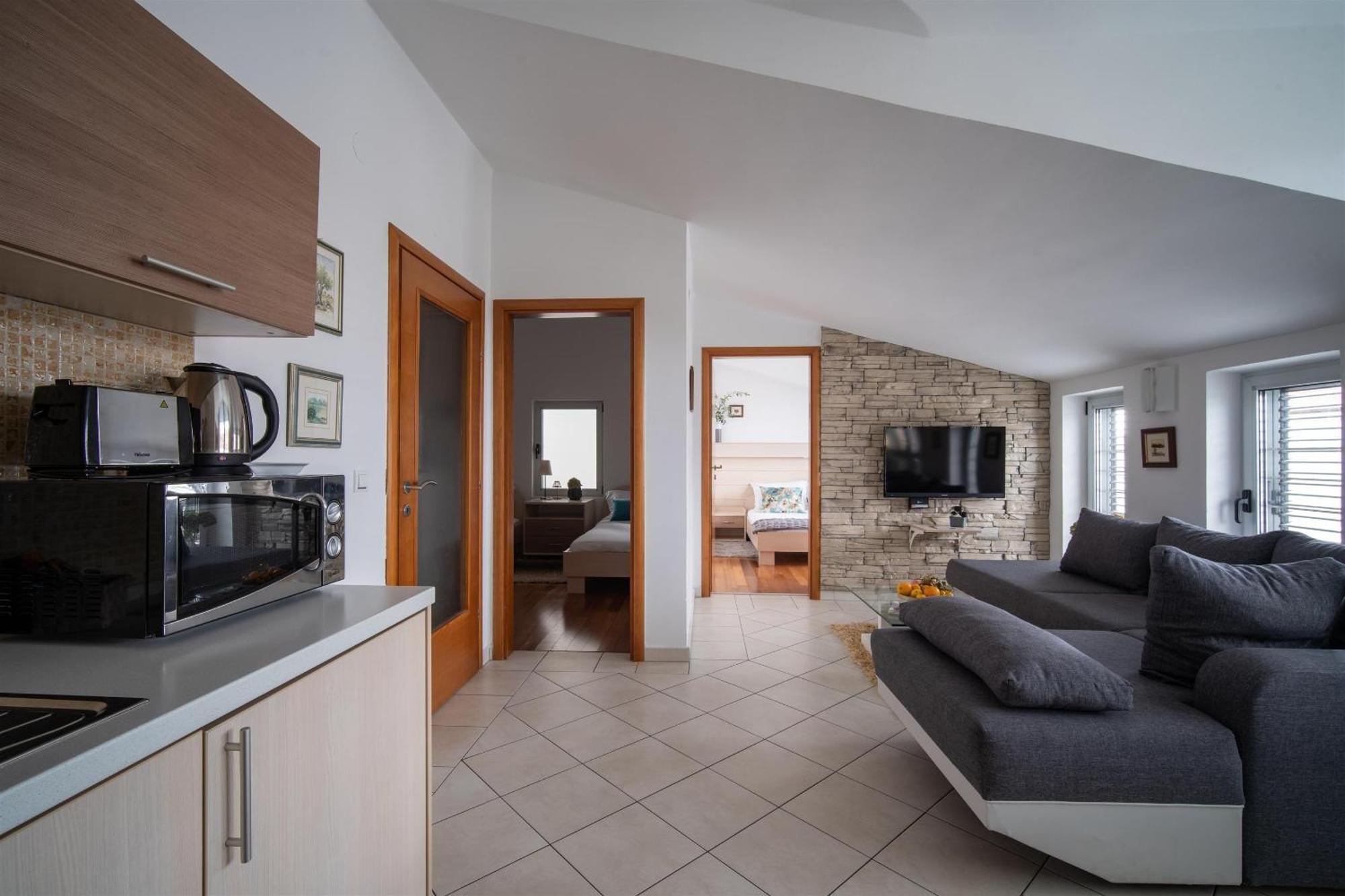 Apartments Valbruna ロヴィニ エクステリア 写真