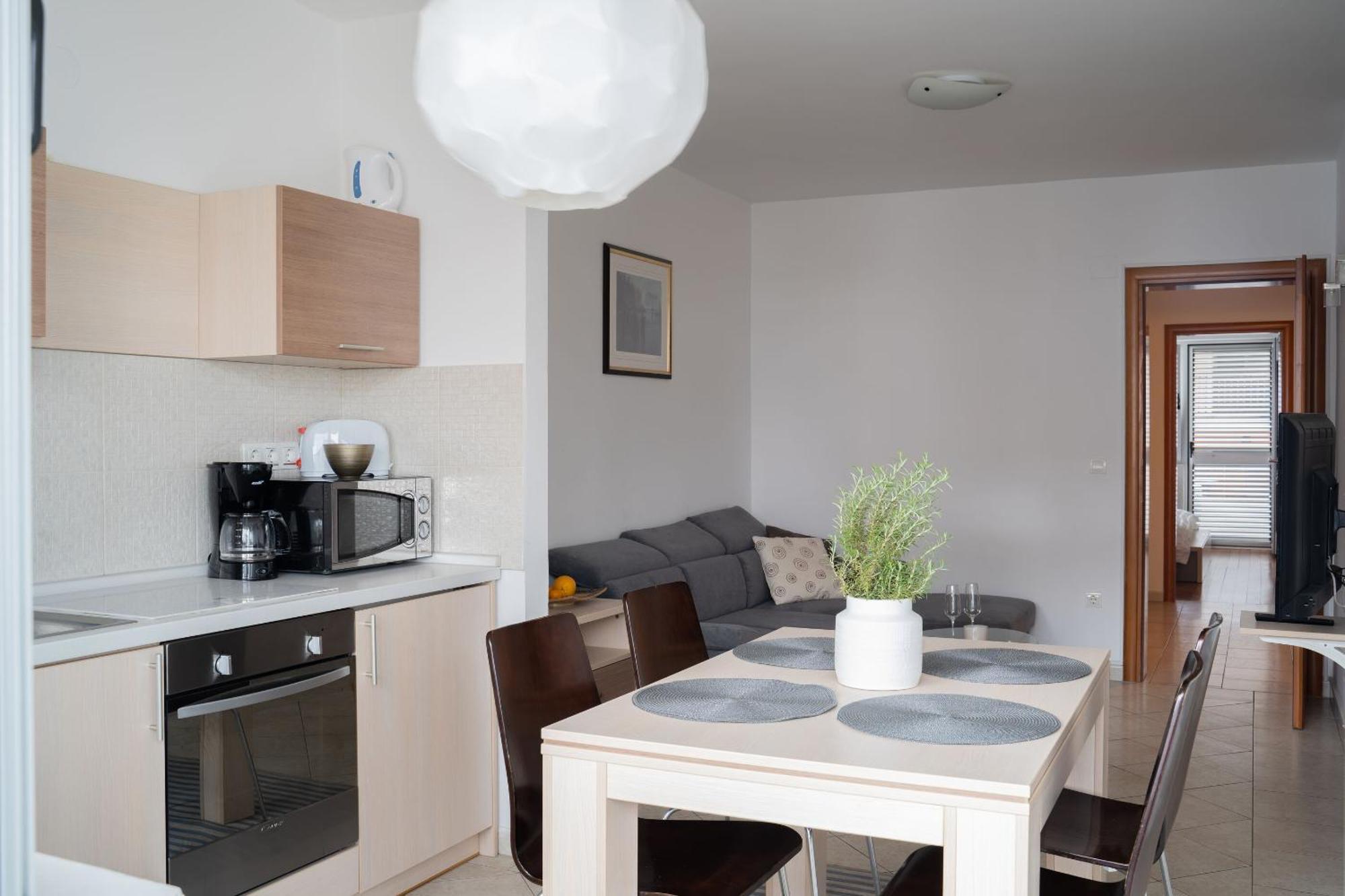 Apartments Valbruna ロヴィニ エクステリア 写真