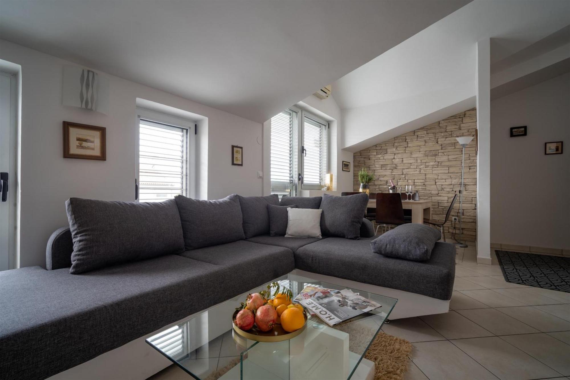 Apartments Valbruna ロヴィニ エクステリア 写真