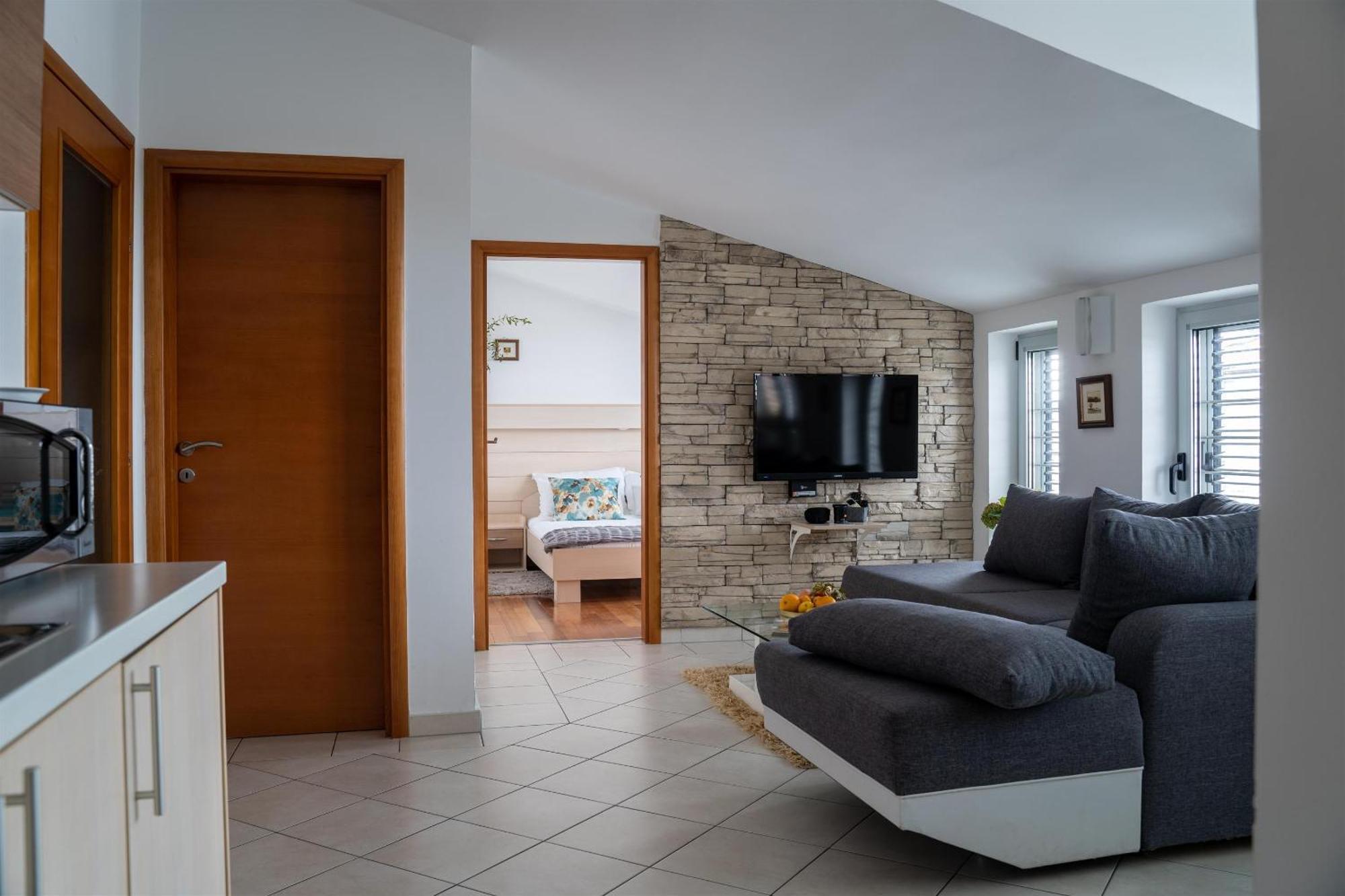 Apartments Valbruna ロヴィニ エクステリア 写真