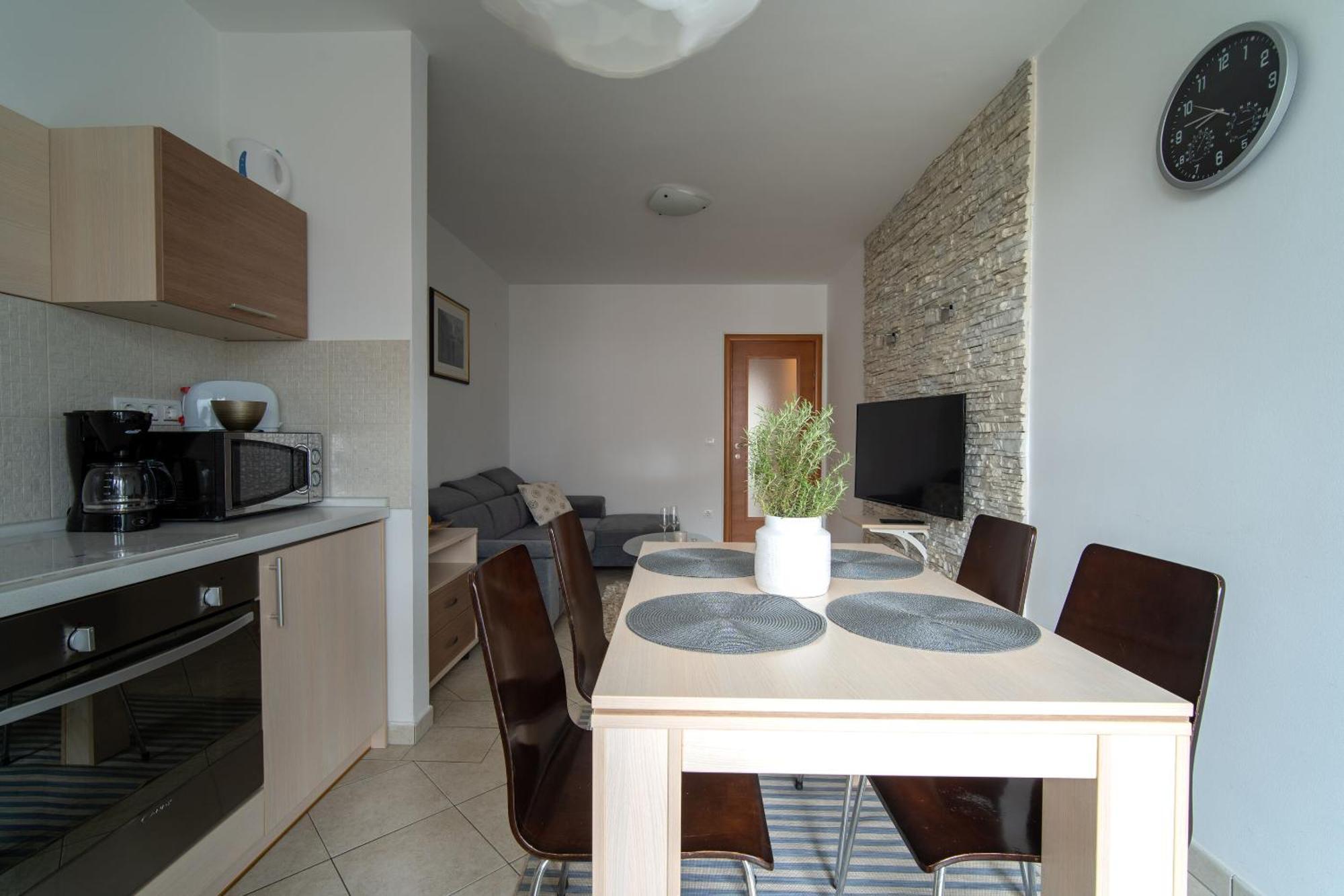Apartments Valbruna ロヴィニ エクステリア 写真