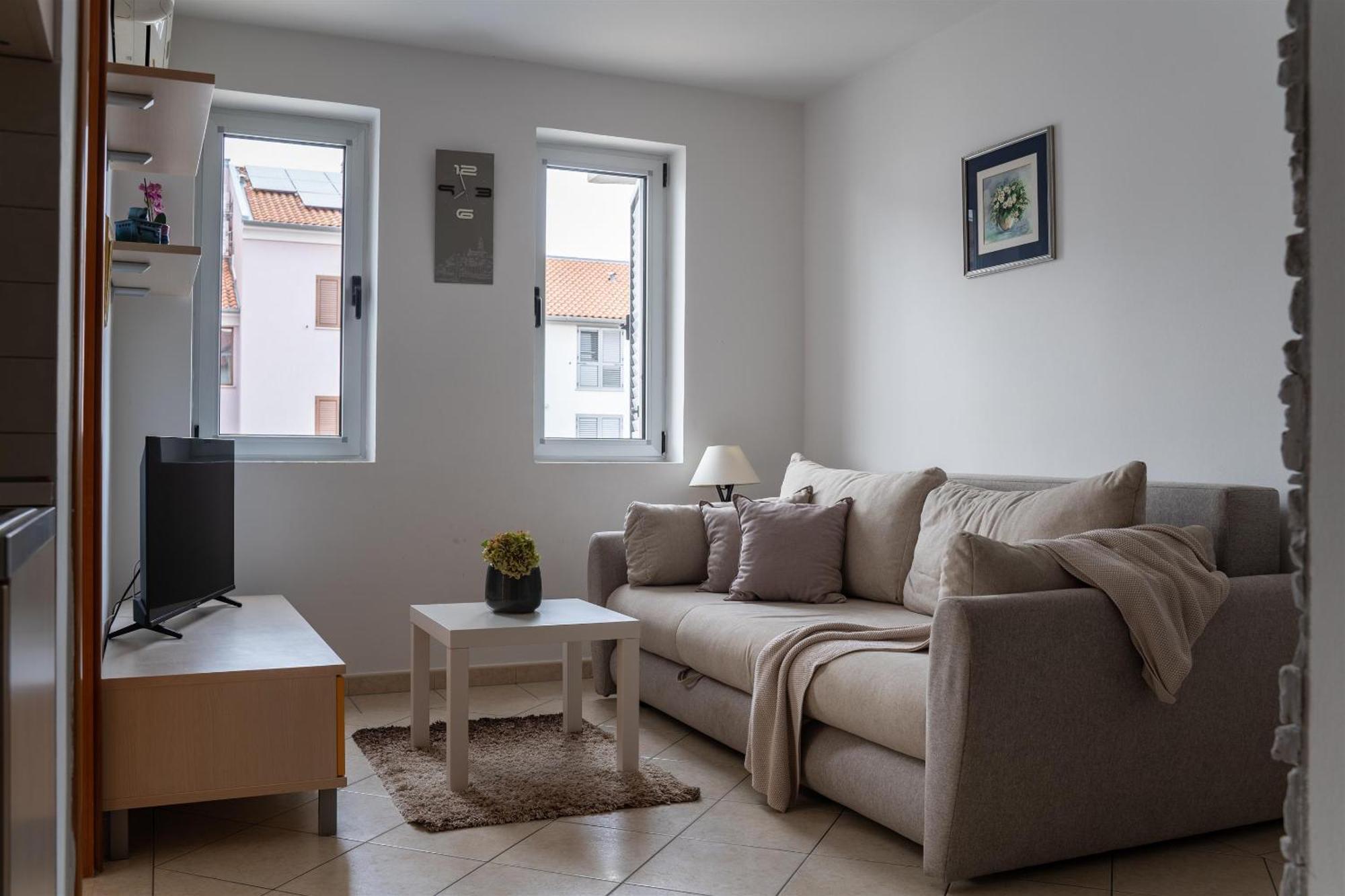 Apartments Valbruna ロヴィニ エクステリア 写真