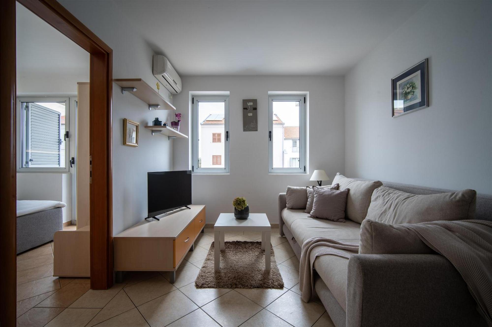 Apartments Valbruna ロヴィニ エクステリア 写真