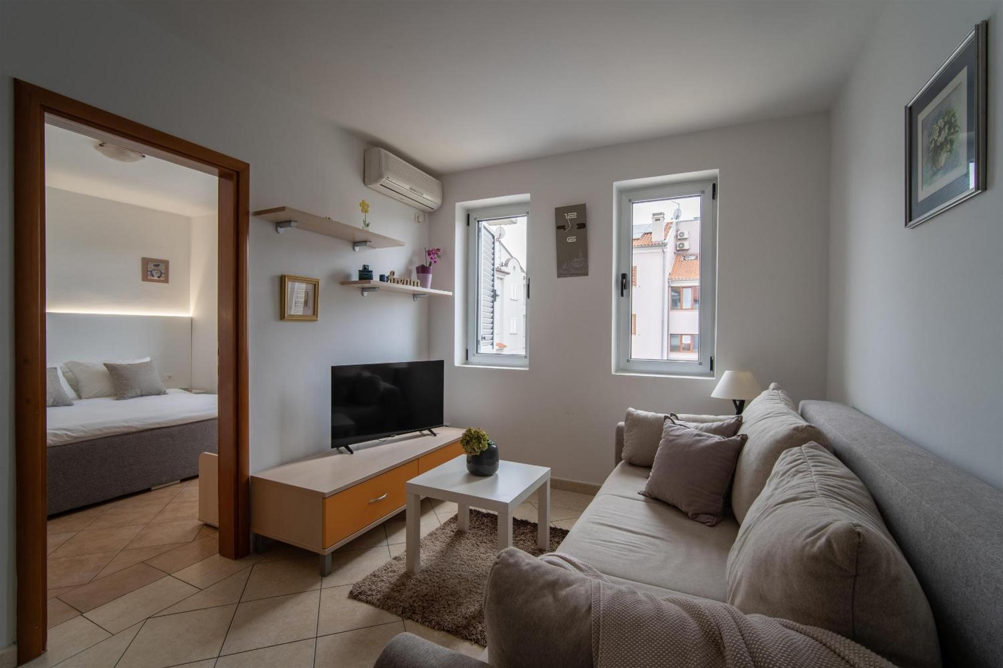 Apartments Valbruna ロヴィニ エクステリア 写真