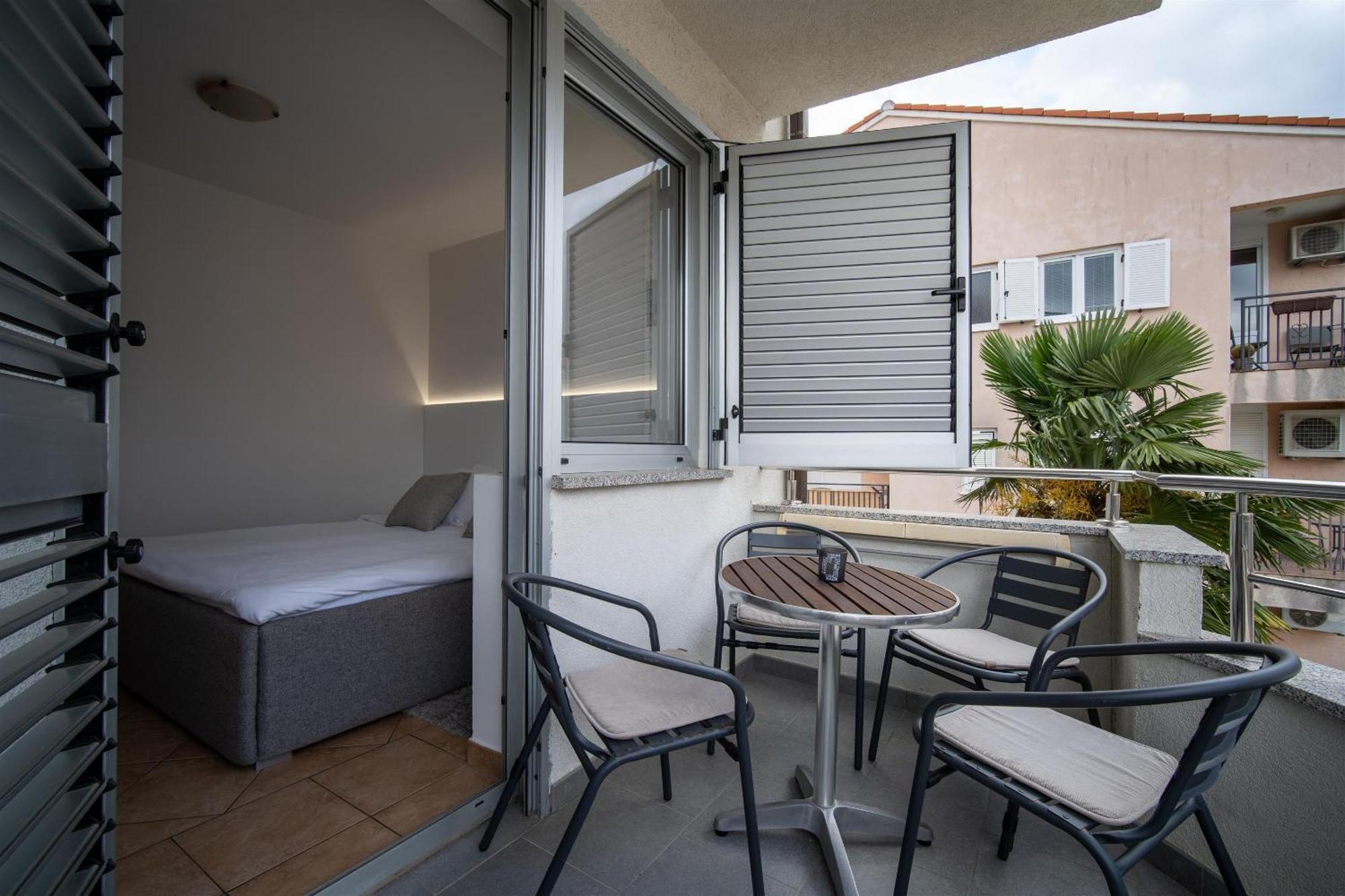 Apartments Valbruna ロヴィニ エクステリア 写真