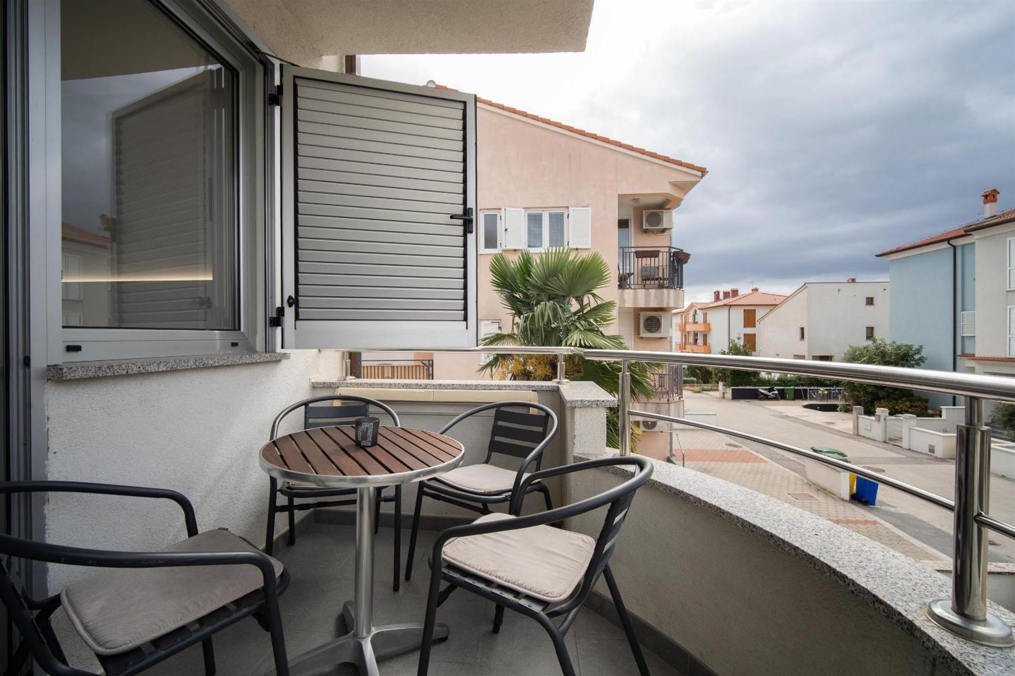 Apartments Valbruna ロヴィニ エクステリア 写真
