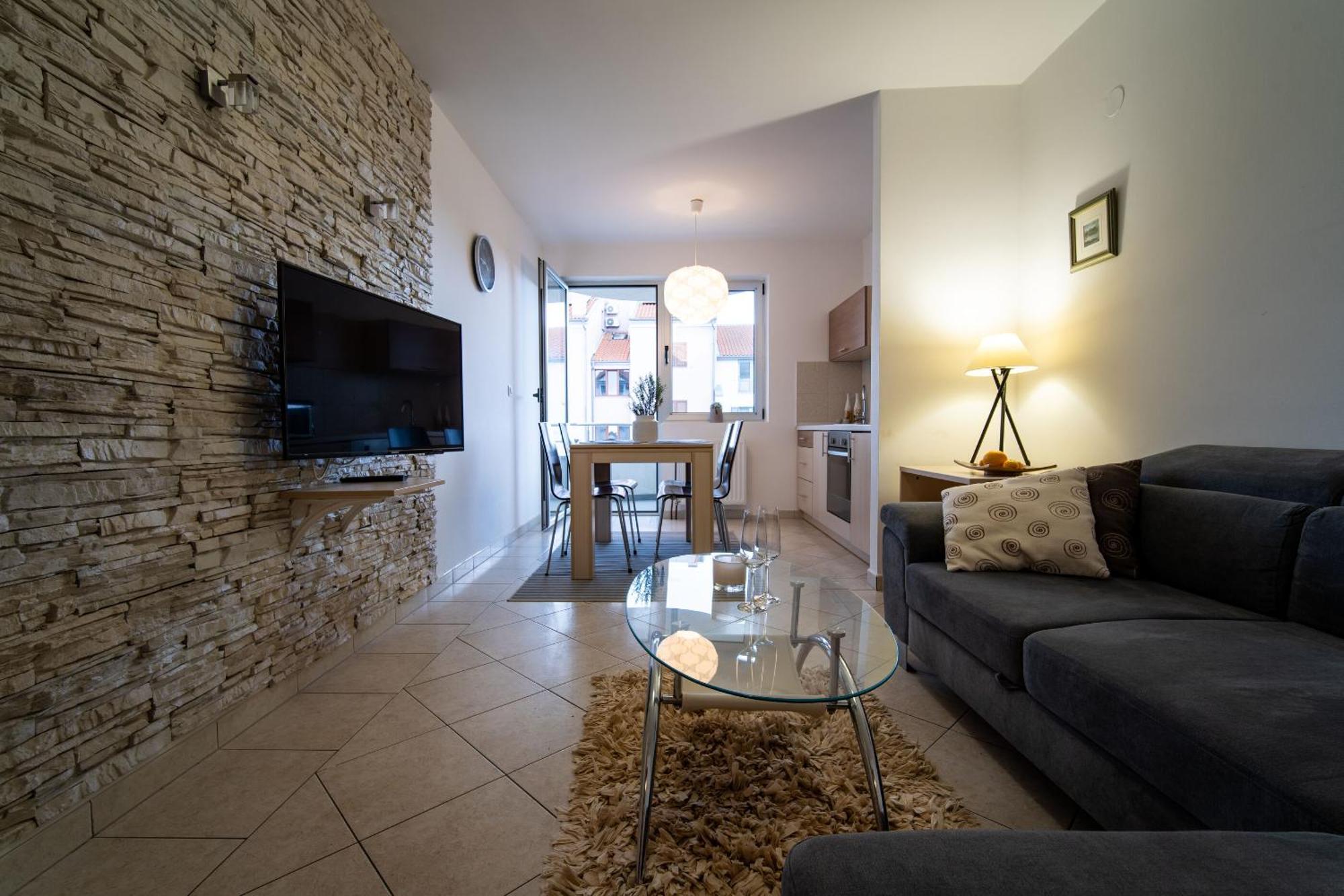 Apartments Valbruna ロヴィニ エクステリア 写真