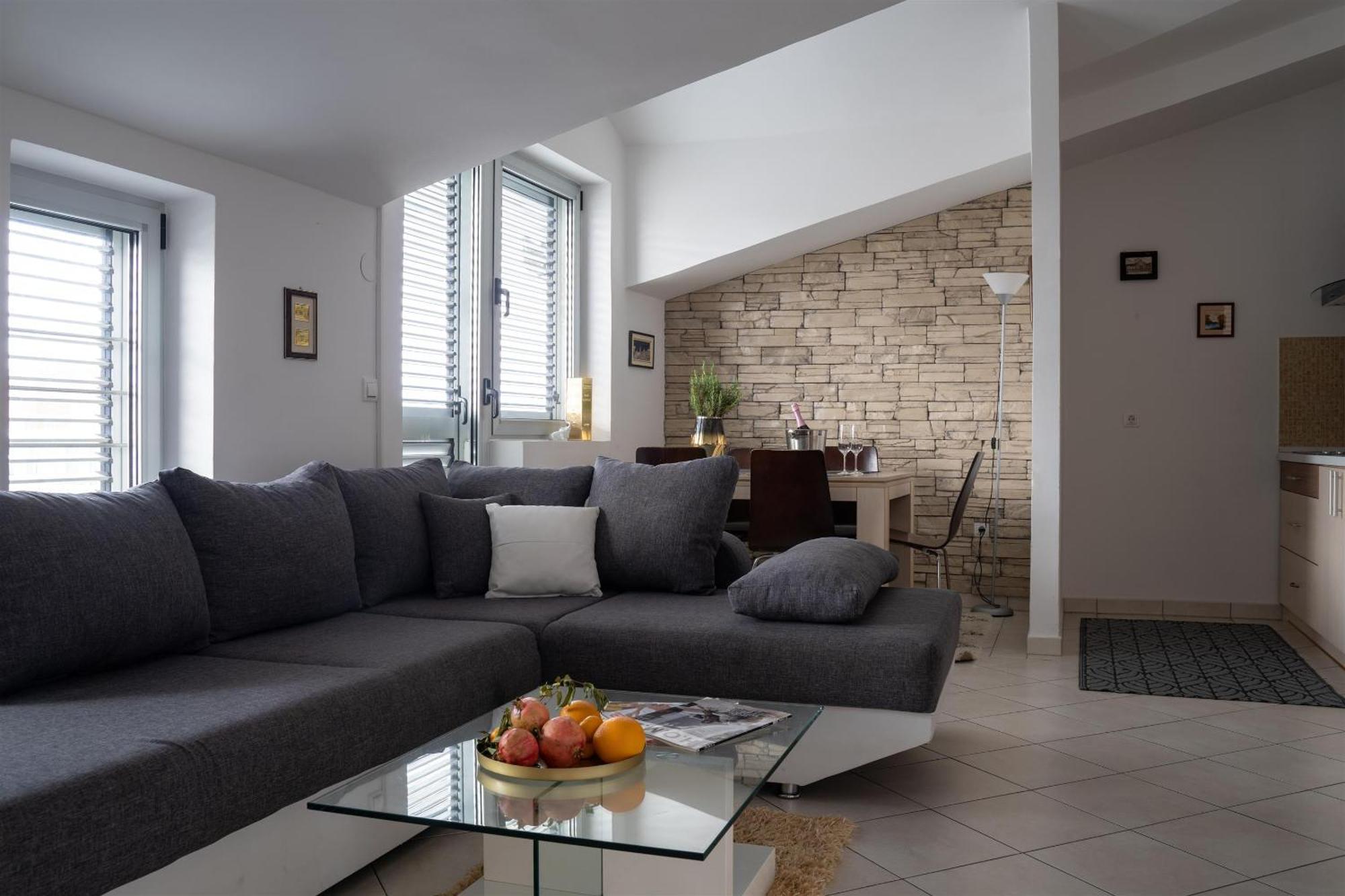 Apartments Valbruna ロヴィニ エクステリア 写真