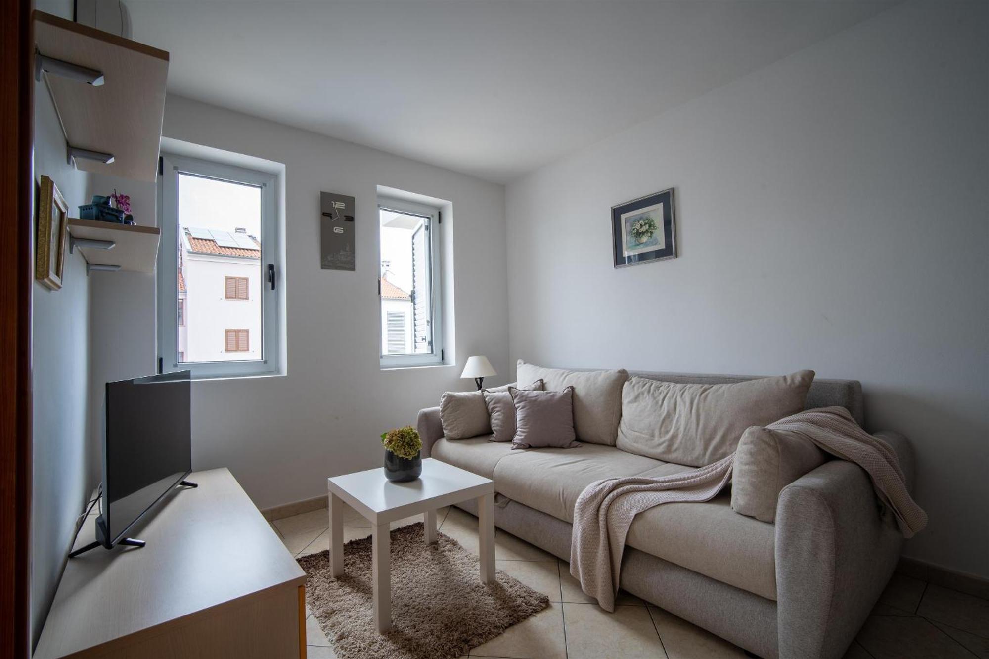 Apartments Valbruna ロヴィニ エクステリア 写真