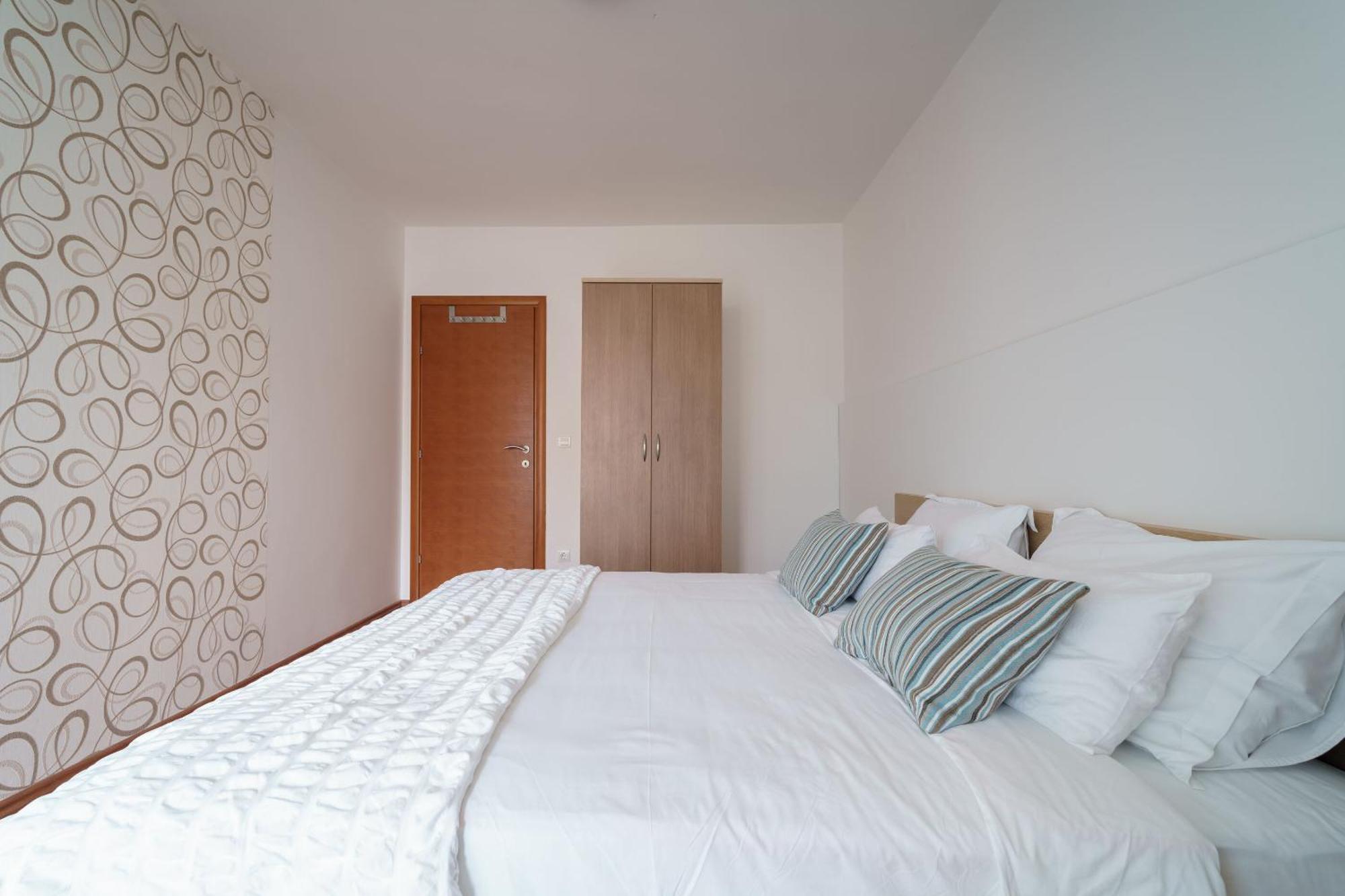 Apartments Valbruna ロヴィニ エクステリア 写真