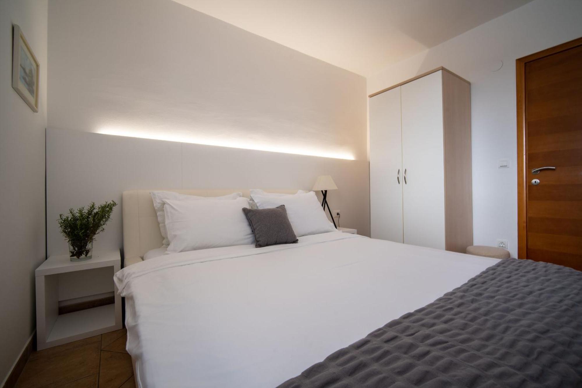 Apartments Valbruna ロヴィニ エクステリア 写真