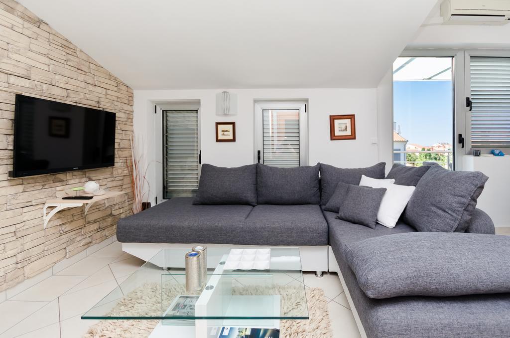 Apartments Valbruna ロヴィニ エクステリア 写真