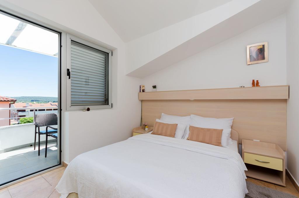 Apartments Valbruna ロヴィニ エクステリア 写真