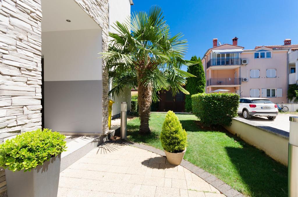 Apartments Valbruna ロヴィニ エクステリア 写真