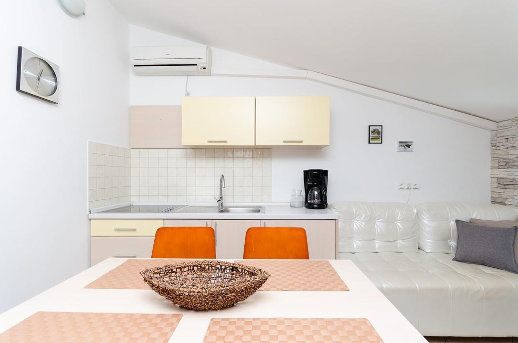 Apartments Valbruna ロヴィニ エクステリア 写真