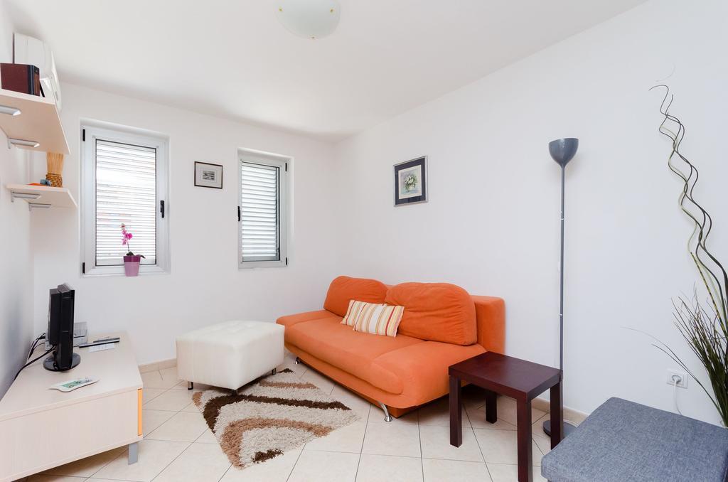 Apartments Valbruna ロヴィニ エクステリア 写真