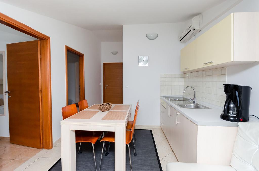 Apartments Valbruna ロヴィニ エクステリア 写真