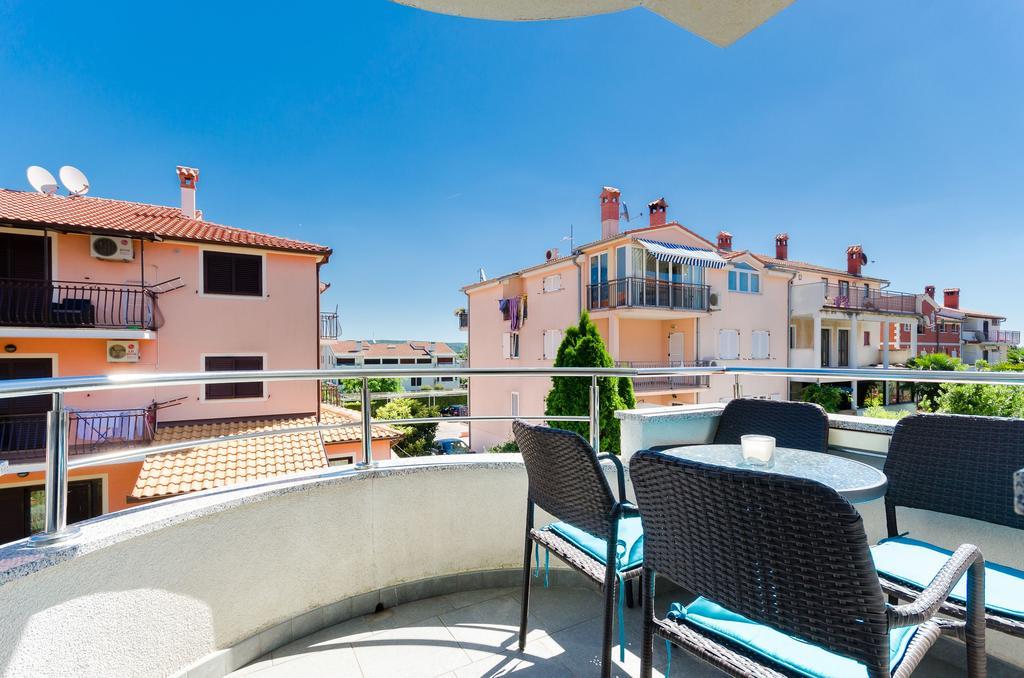 Apartments Valbruna ロヴィニ エクステリア 写真